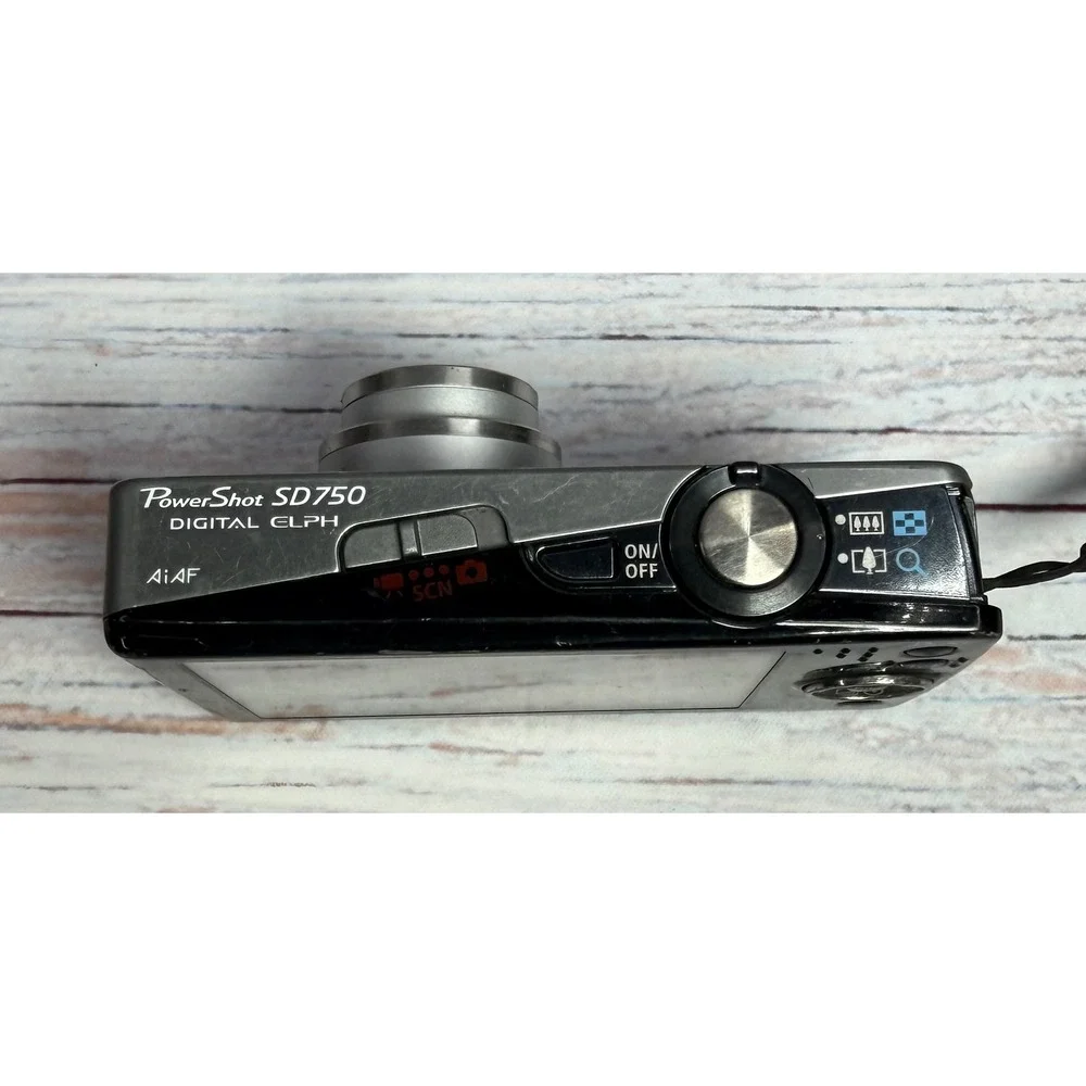 Canon‎ PowerShot SD750 Elph Digital Camera Silver For Parts or Repair